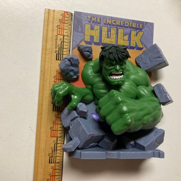 NIB Pair of Marvel Avengers 3D Loot Crate Comic Standees Hulk & Captain America - Picture 10 of 15